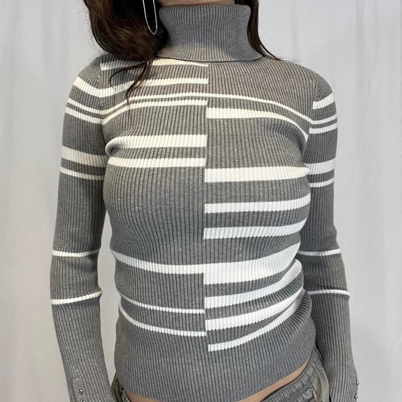 Long sleeve turtleneck sweater! - Picture 2 of 4